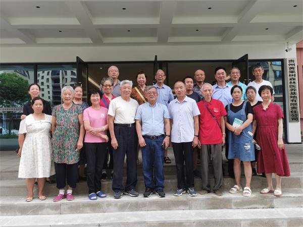 快乐旅居基地就是不一样！网红“赵老师”来举栗子