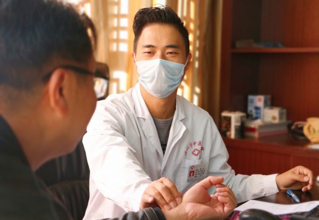 用热情耐心的态度对待每一位患者——记杨勇个人事迹