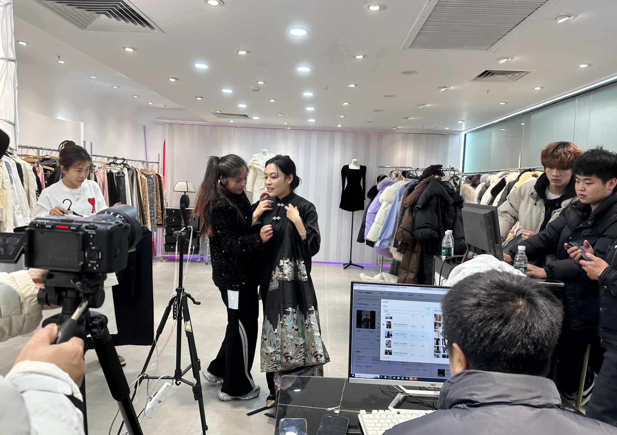 服装产业带,广东服装直播电商基地在哪里