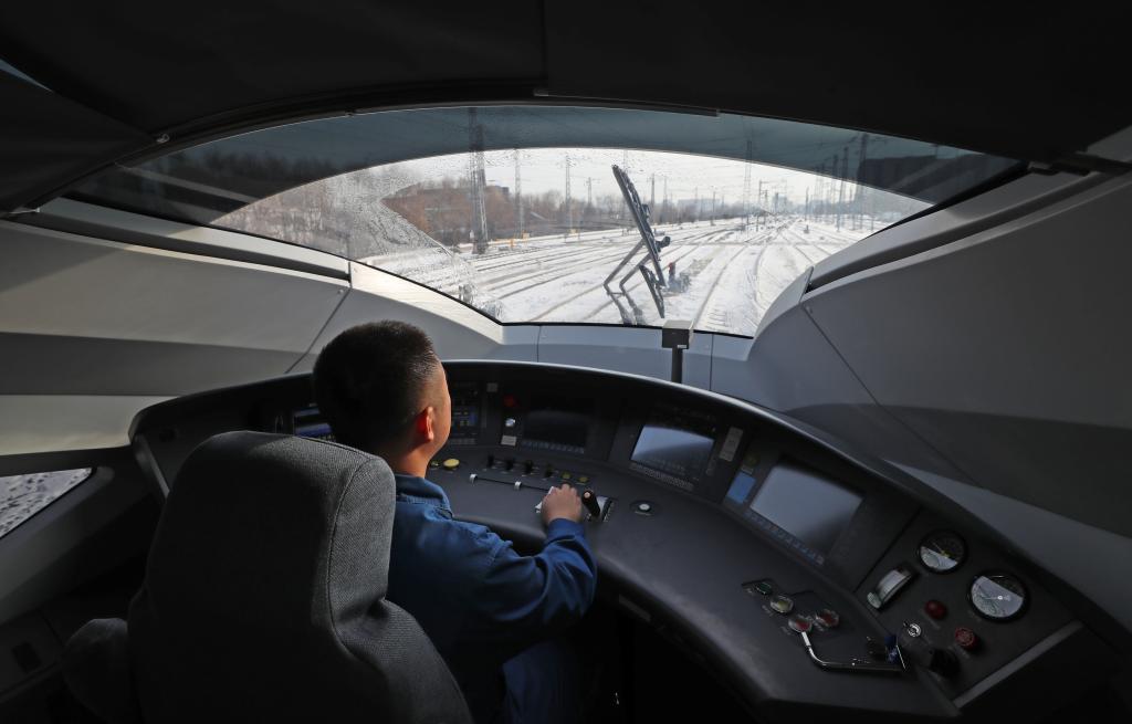 采访冷知识,火车开久了怎么擦玻璃