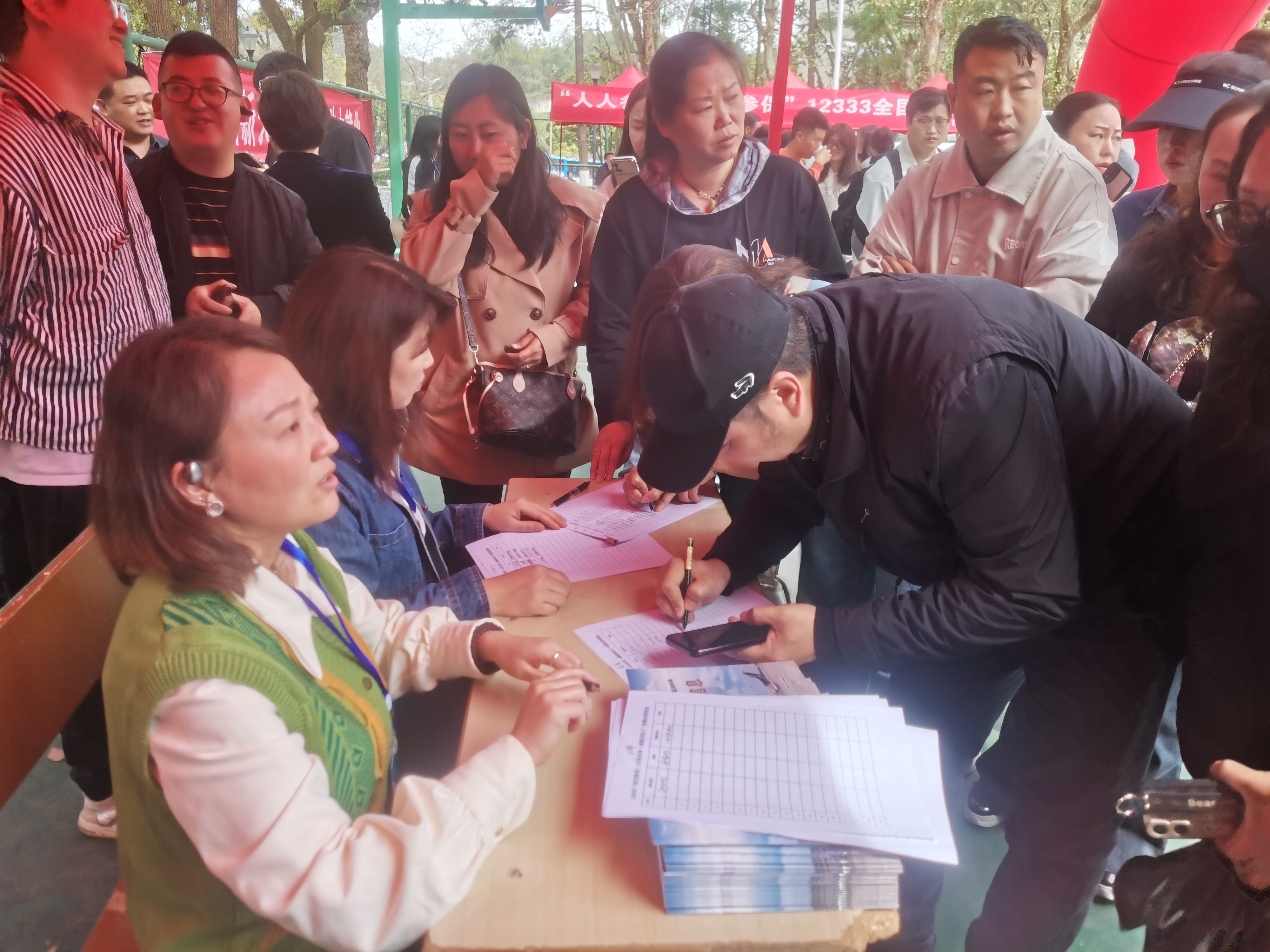 一场招聘会，开在春风里