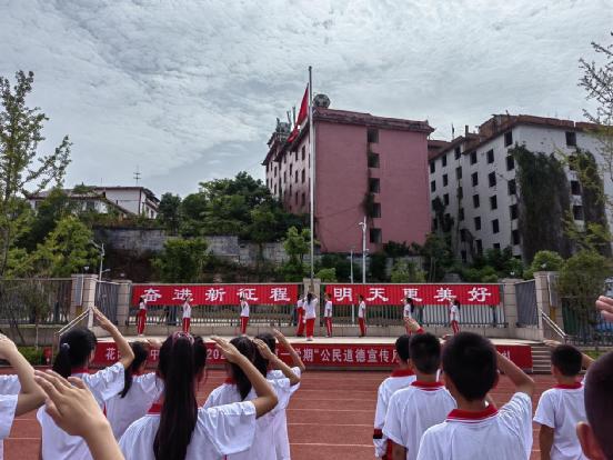 贵阳中小学全面开学,县各中小学迎来开学第一天