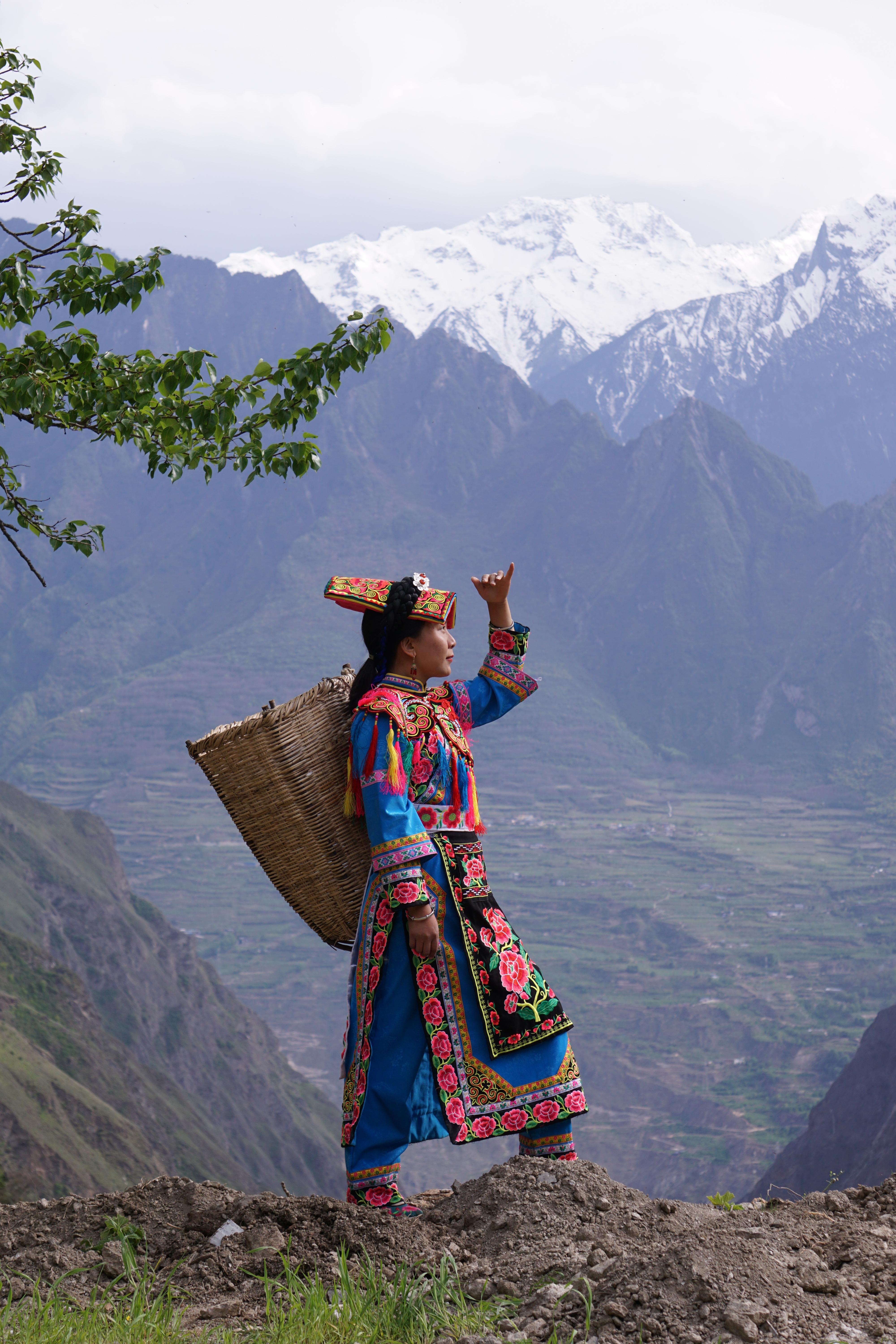 羌族妹子易川直播间,羌妹子易川