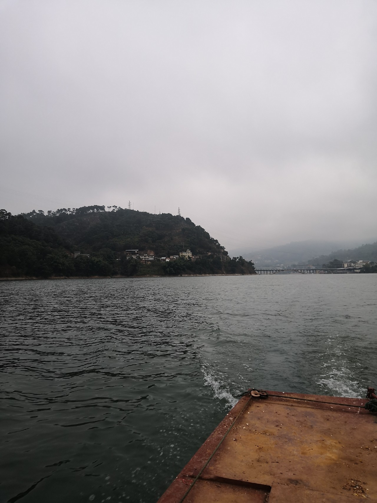 梅子姐这次选了没有打窝的钓位，渔获究竟如何呢