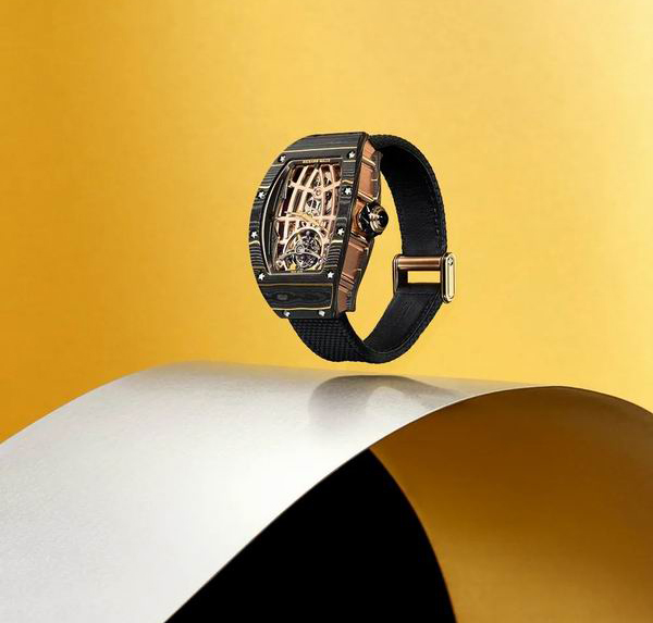 “表王”已四面楚歌？百达翡丽与蒂芙尼联名腕表拍出4141万天价被质疑