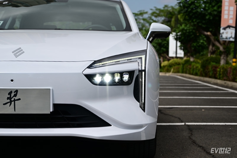 高性价比新能源轿车推荐,高性价比高颜值新能源汽车