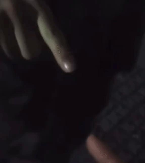 黑色衣服粘毛怎么处理小技巧,衣服粘毛小技巧