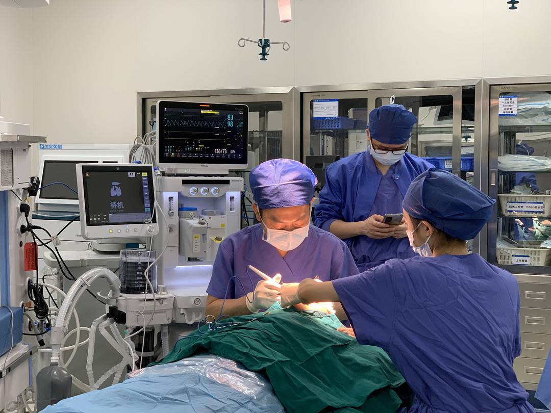 刀尖上的艺术苗族,华西天府整形