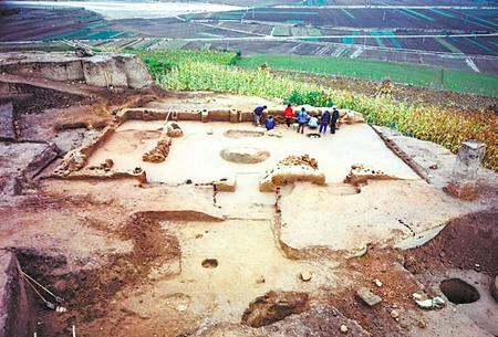 2022年国内首列中亚玉米进口班列抵达兰州新区