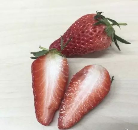 激素草莓是空心的吗,草莓畸形空心是用了激素了吗