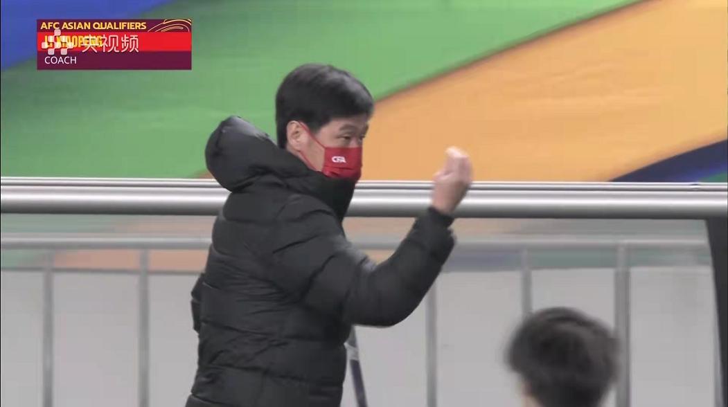 刚刚，国足客场0:2输给日本，有球迷自嘲“日本队门将长啥样？”