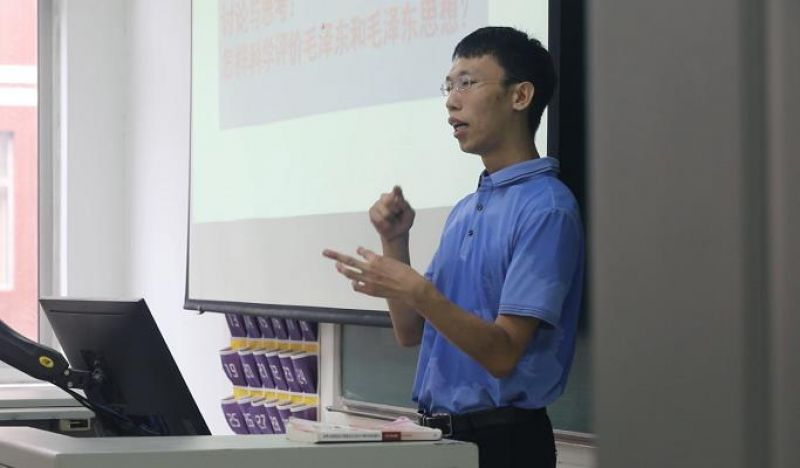 从脑瘫病人到灵魂歌者,从脑瘫到博士