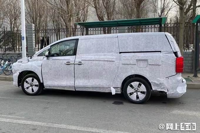 坦克500Hi4-T上市售价33.5万元,长城坦克500中大型suv售价