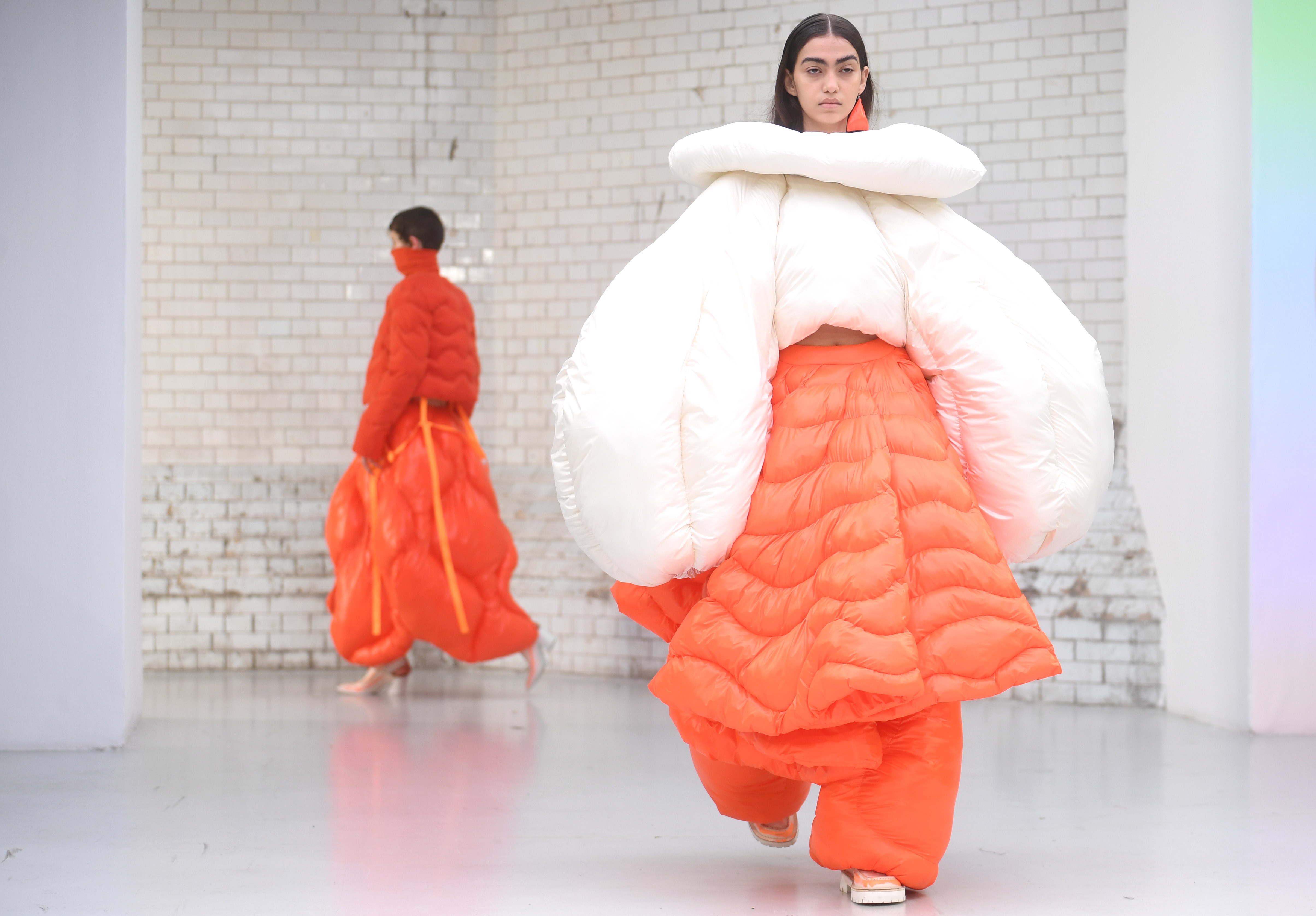 伦敦时装周2023年秋冬秀场,伦敦时装周秀场