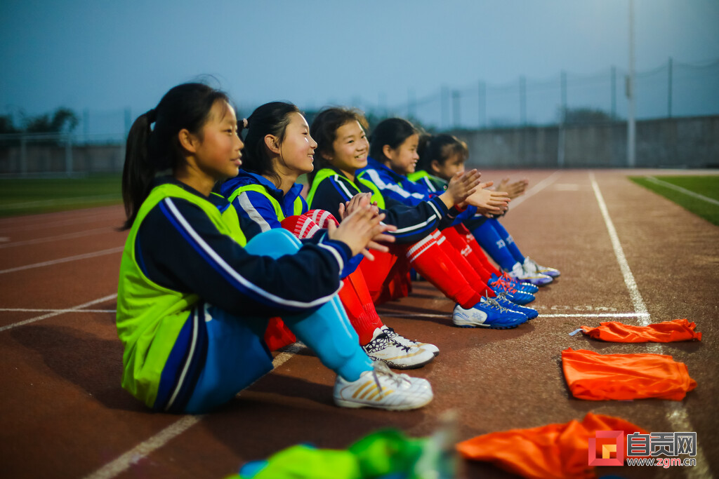 待放！自贡足球小花