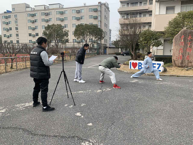 体育中考练体能,居家锻炼中考体育下肢动作