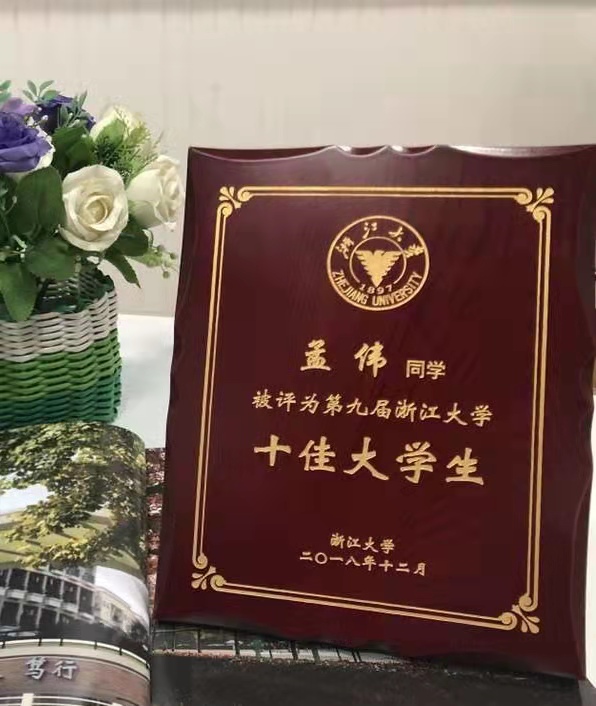 浙大博士生8年未毕业送外卖养家本人回应：延毕有导师因素，儿子有病要养