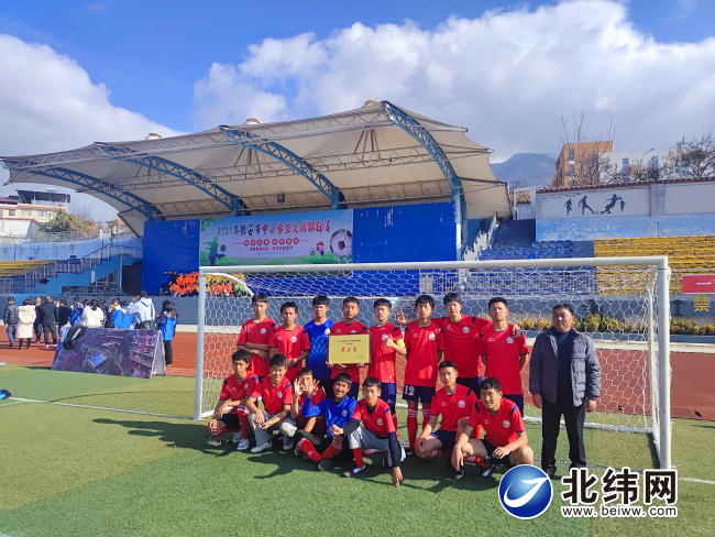推动校园足球特色学校持续发展,创建足球特色学校