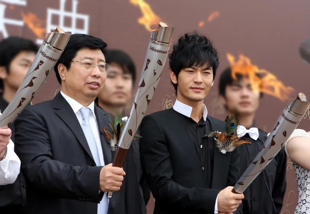 海信董事长周厚健辞职,周厚健现在做什么