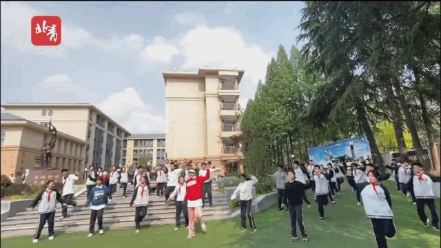 刘畊宏的健身操真的有用吗,人老了腿不行了怎么锻炼身体