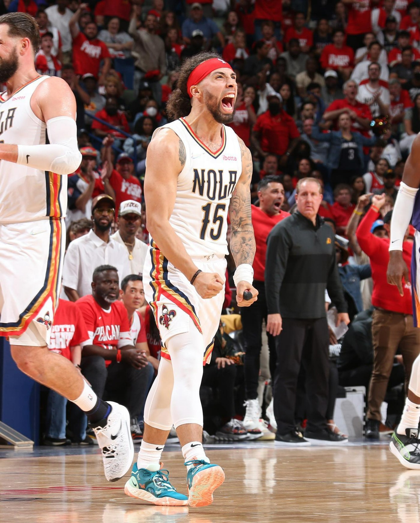 汤神上脚蓝色球鞋,汤神总决赛穿的鞋