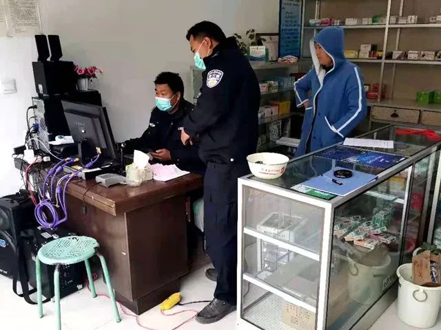 向烈日高温中坚守岗位的辅警致敬,致敬奋战在一线的辅警