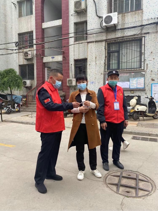 抗疫人员化身曙光守护者,抗击疫情保安工作事迹