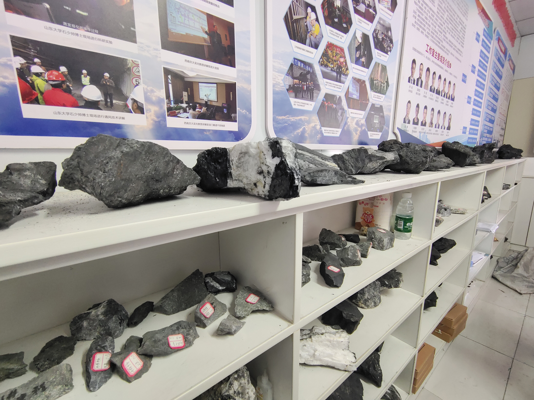 在龙门山断裂带“龙心穿针”的建设者