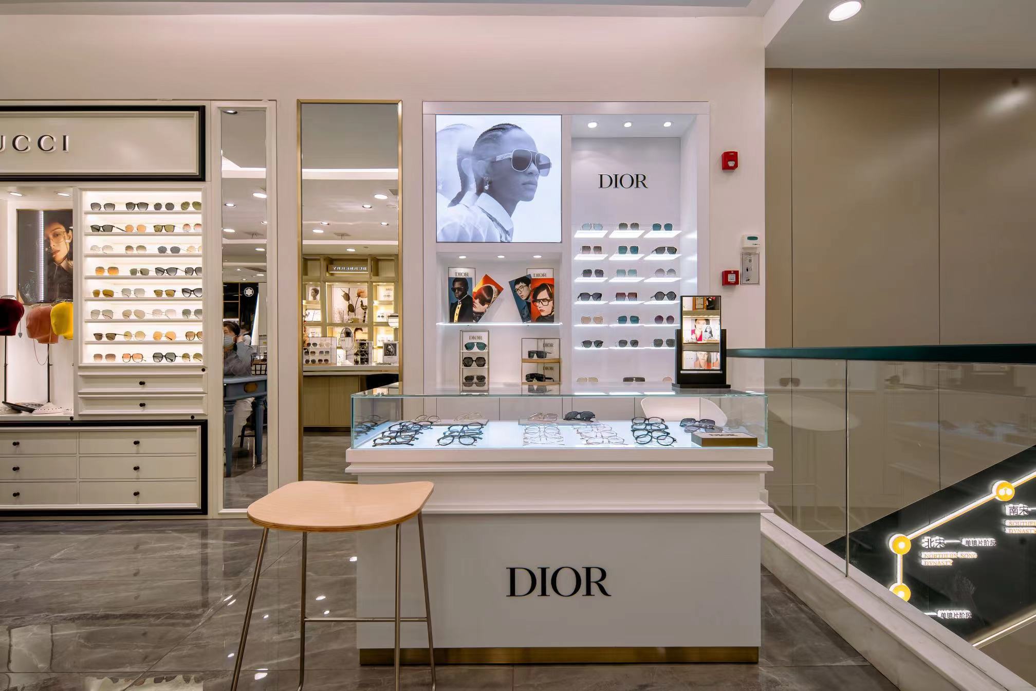 今年流行大牌眼镜 (今年比较流行的大牌眼镜)