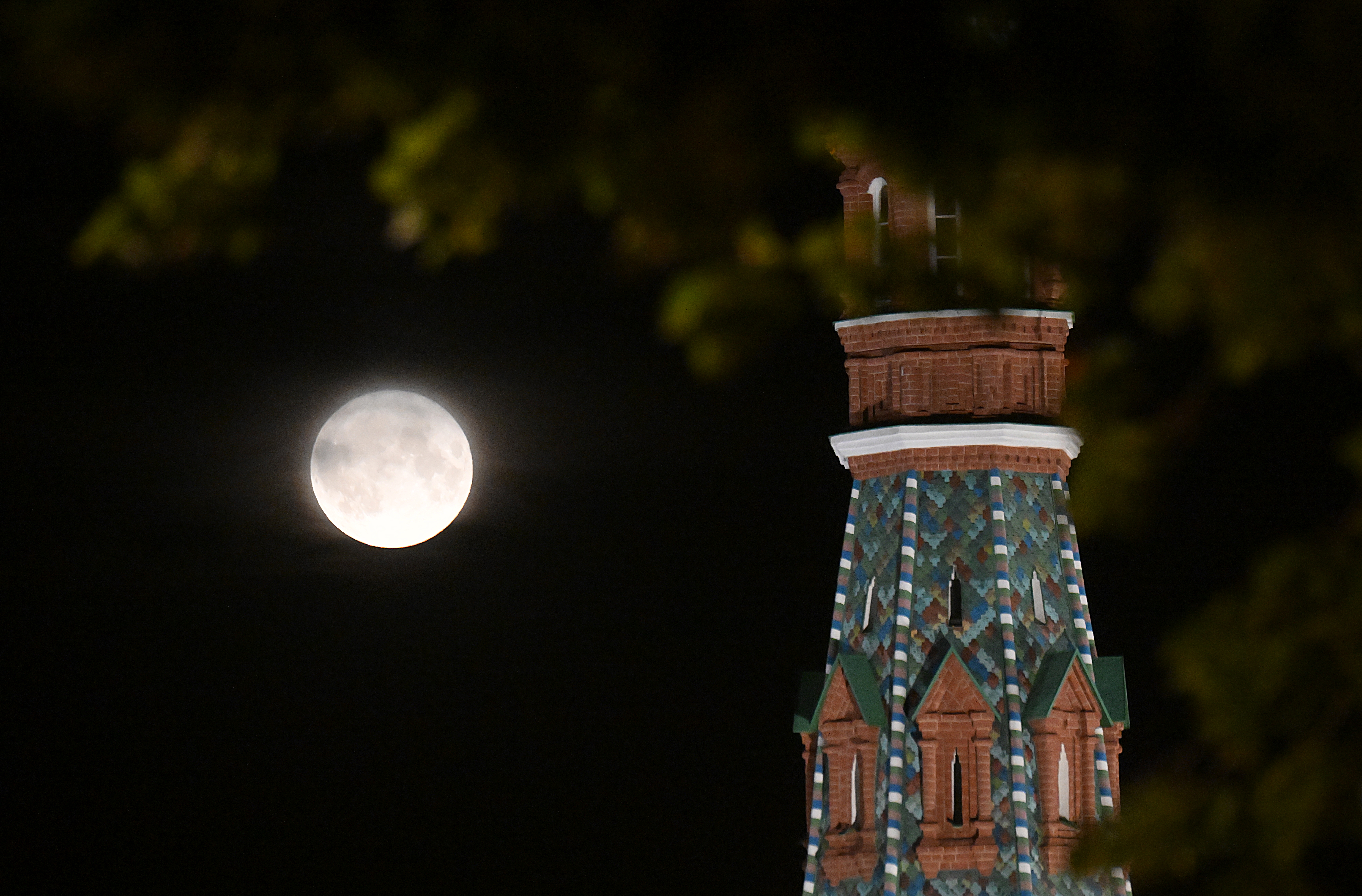 超级月亮即将现身夜空是真的吗,今年最大超级月亮将登场意味着啥