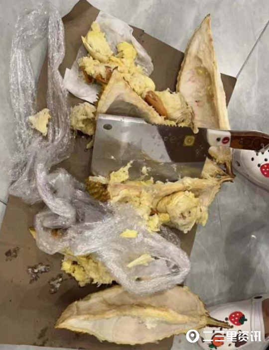 永辉超市买的散装榴莲馊了,顾客称买榴莲商家偷藏肉