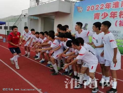 女足小将逐梦绿茵场,足球运动员逐梦绿茵场