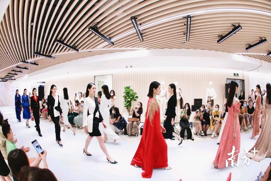 影儿线下新款首发,影儿深圳直播间