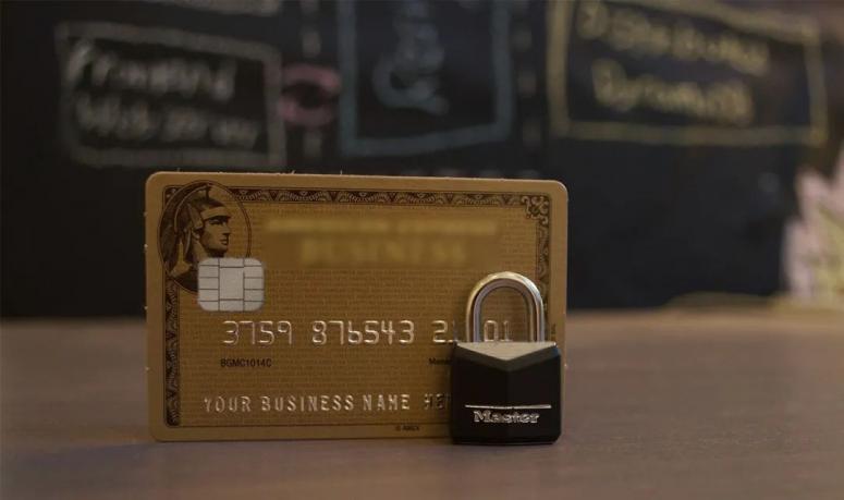 银行卡被冻结了跟断卡行动有关吗,银行卡突然被冻结导致逾期