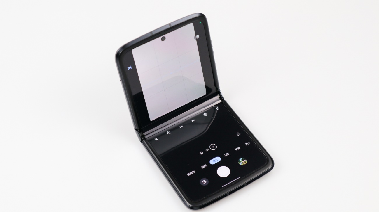 折叠屏新品motorazr2022,moto折叠屏razr2023发布会