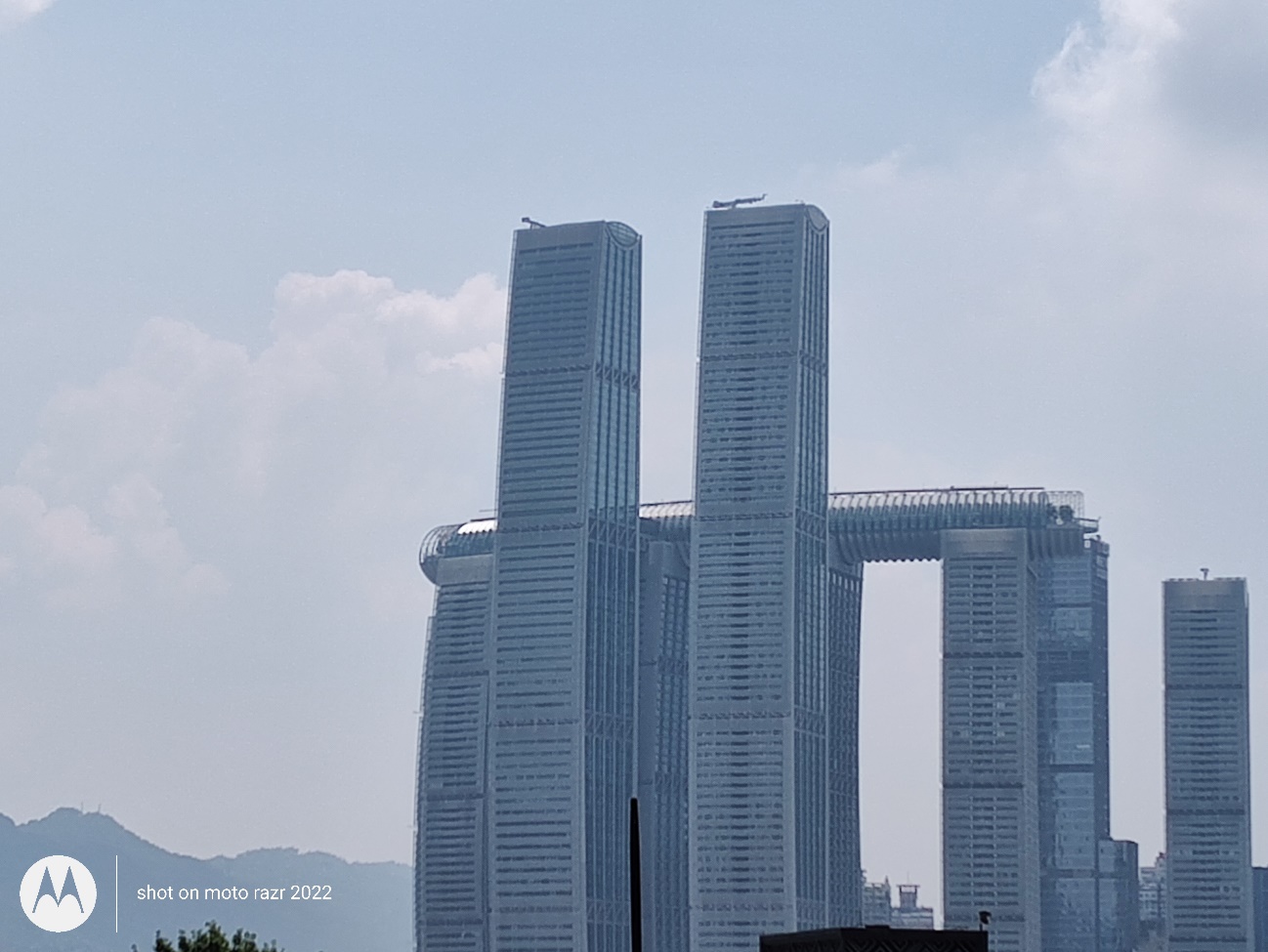 折叠屏新品motorazr2022,moto折叠屏razr2023发布会