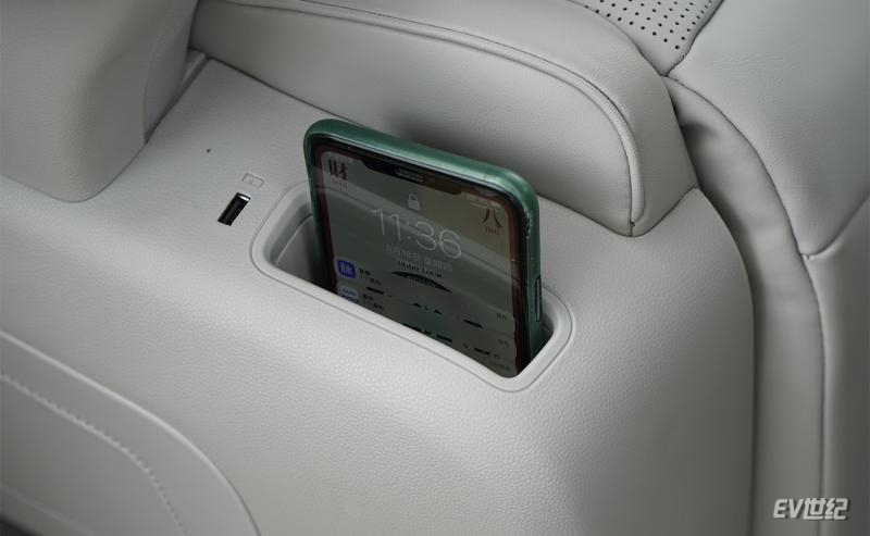 荣威imax8欢聚版路测,全球首款纯电mpv荣威imax8ev