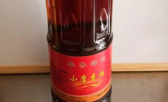 买香油时，拿手上摇一摇，就能知道真假，再也不怕买到假香油了