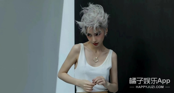 陈都灵短发证件照,陈都灵杨颖合照