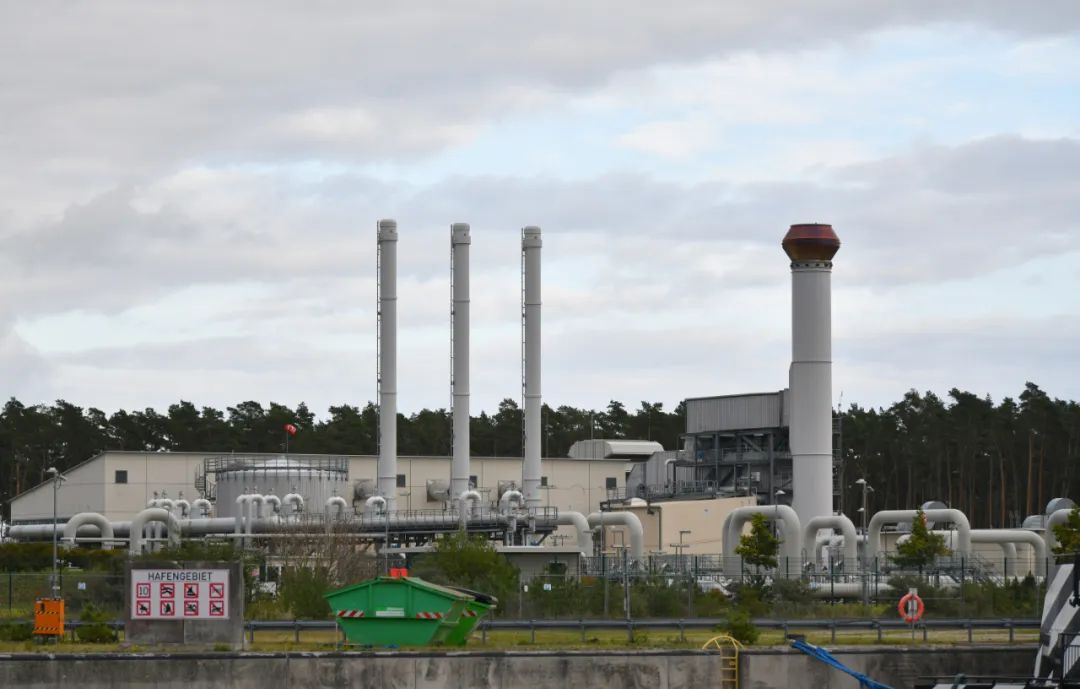 埃菲尔铁塔为省电将提前熄灯,巴黎铁塔提前一小时熄灯