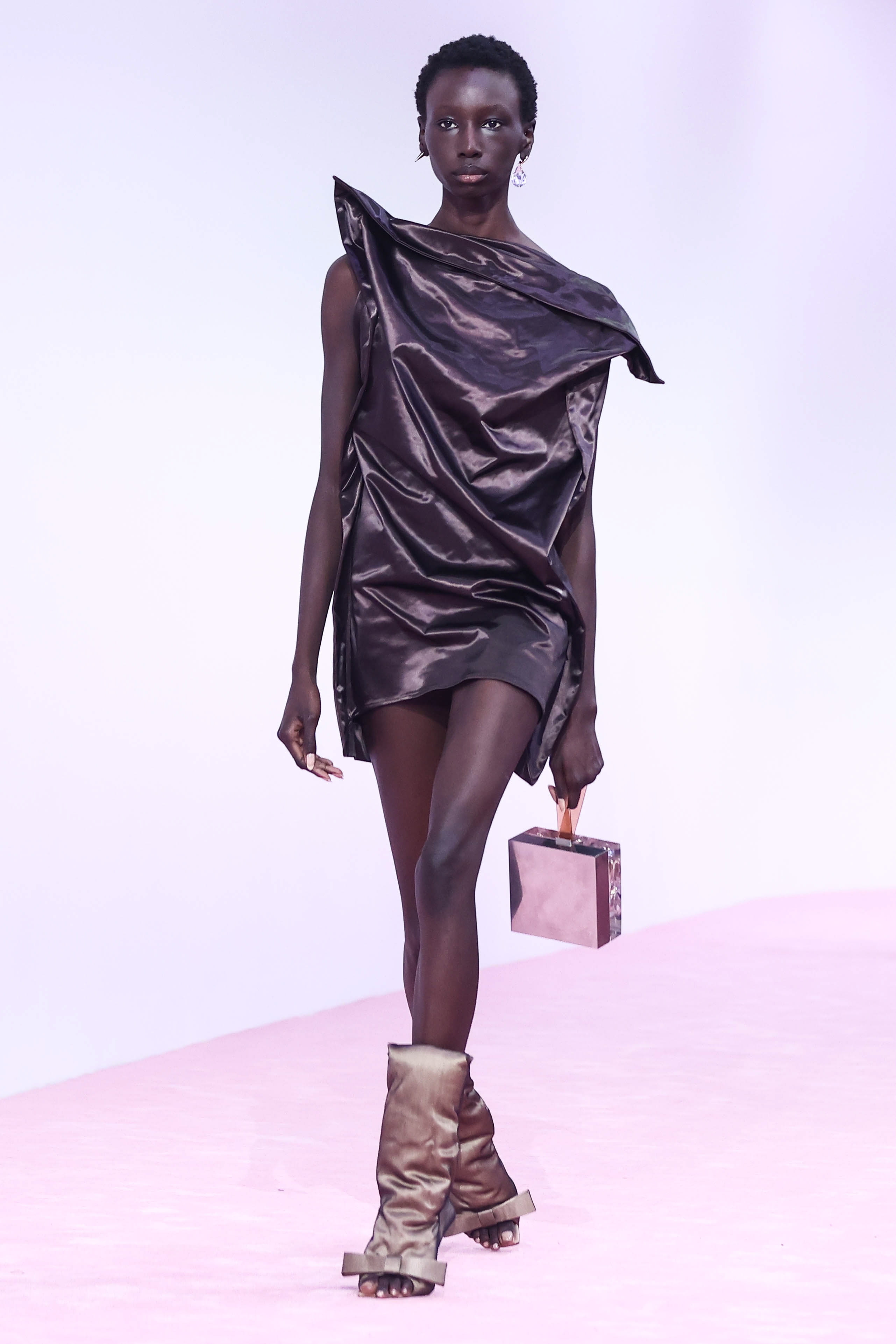 国际奢侈品牌时装秀,外代二线莫斯科