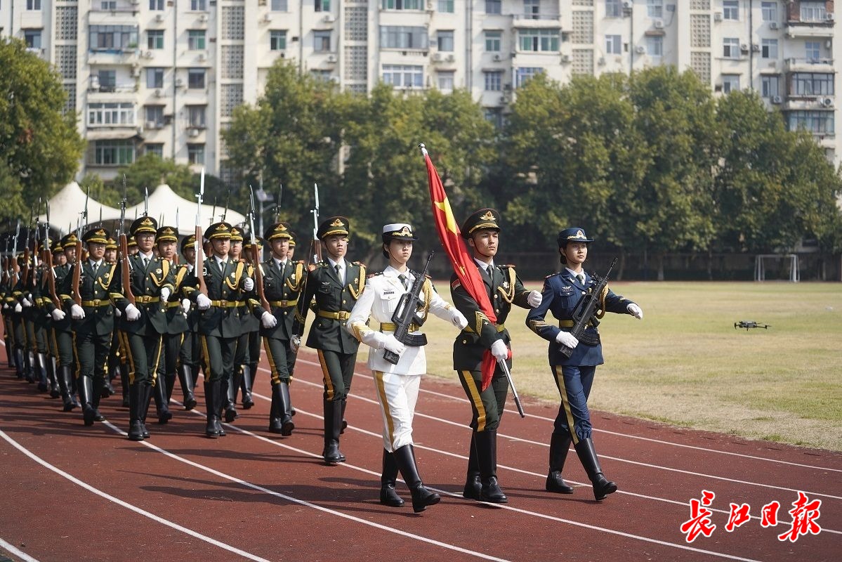 国旗护卫队全体官兵祝福祖国,东湖中学国旗护卫队