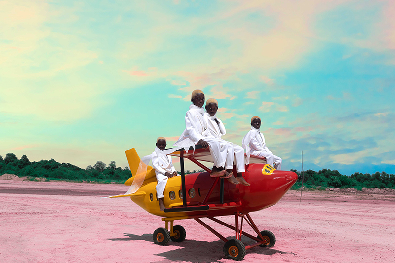 今日消费资讯：BALMAIN带来2022秋冬系列全新大片、YIN隐入驻连卡佛