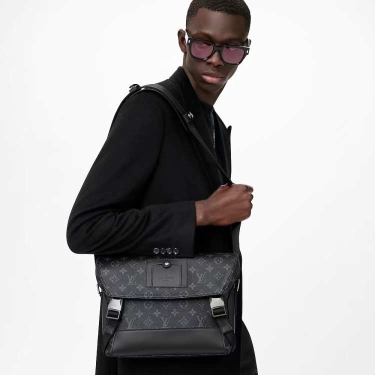 lv目前最流行的几款男包包,lv最实用男士包