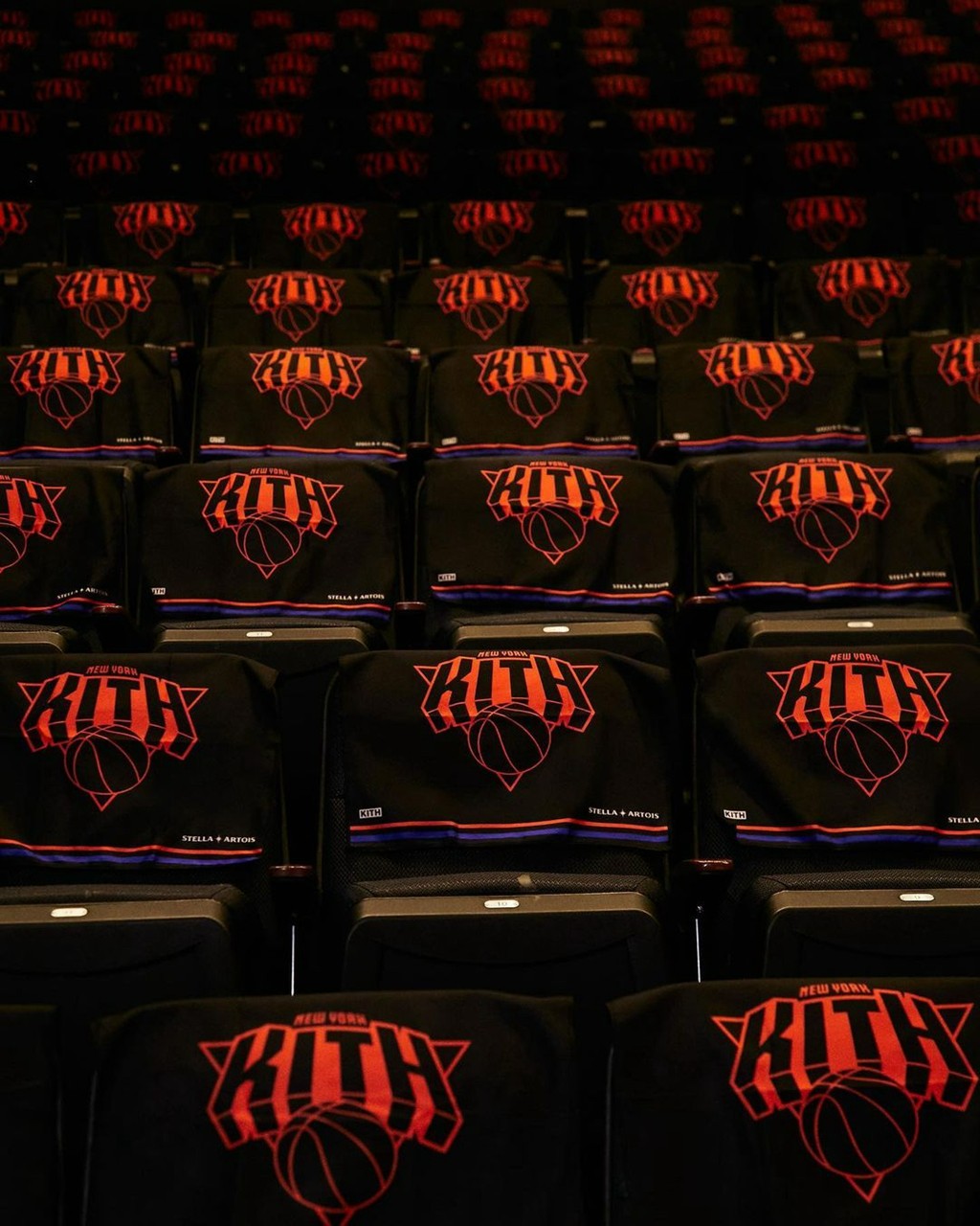 人傻了！尼克斯xKITH正式发布！两万观众一人送一件……