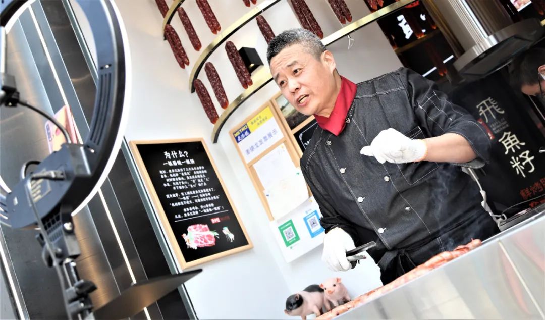 欠债4500万杭州卖烤肠的大叔,欠债4600万大叔卖烤肠赚6亿