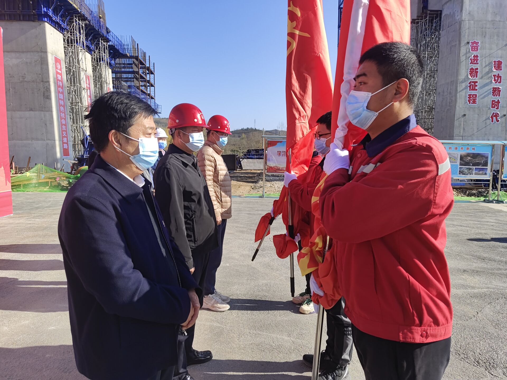 铁路项目支部主题党日活动4月,铁路施工现场的党支部主题活动