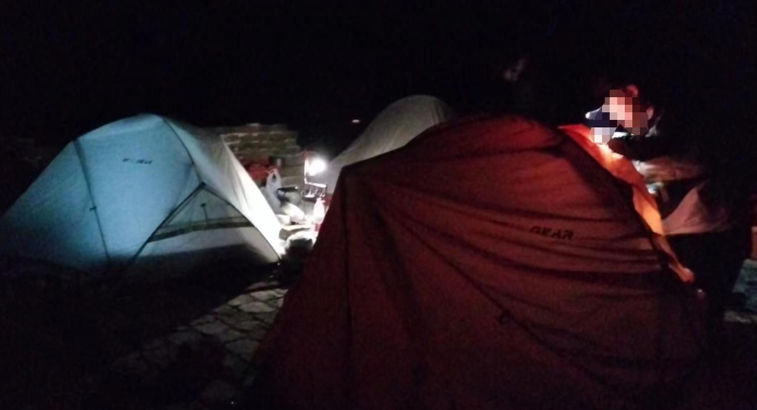 驴友登北京箭扣长城,驴友夜宿帐篷