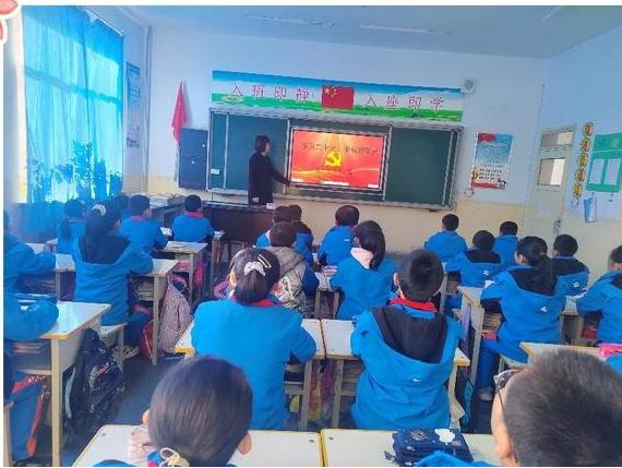学习二十大,争做好队员,奋进新征程———新天寄宿制小学开展“学习二十大”主题队会活动纪实