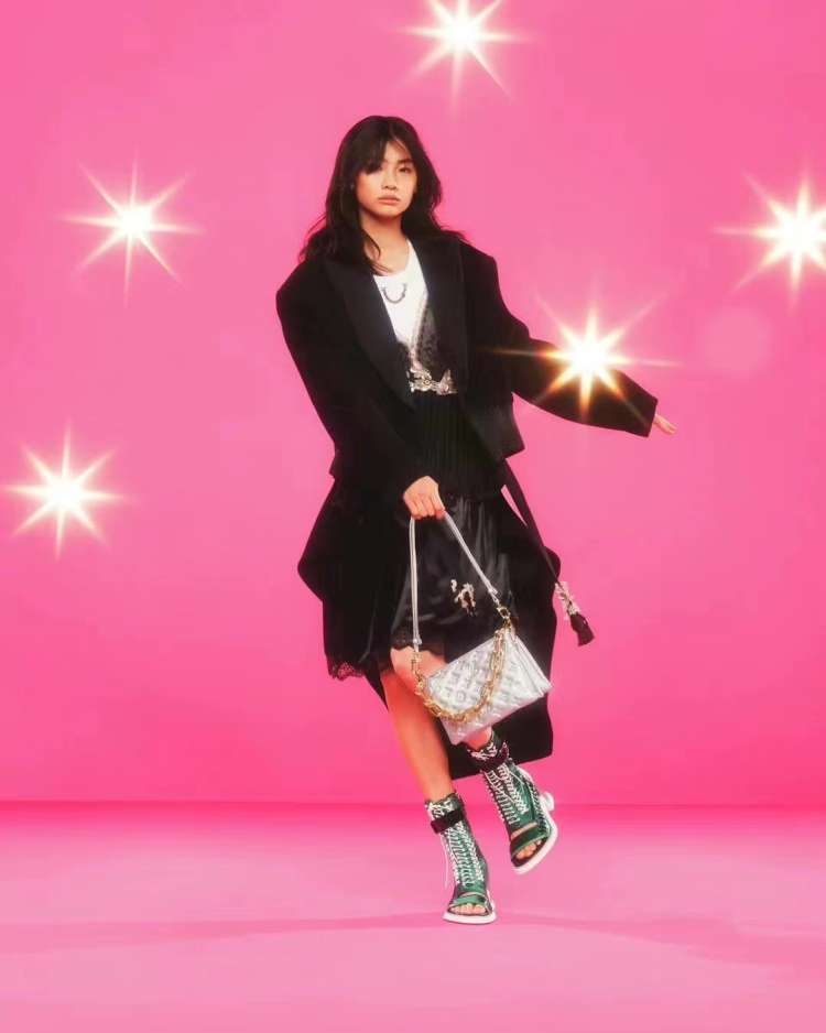 路易威登趣呈节日好礼,路易威登的时光之旅邀请函